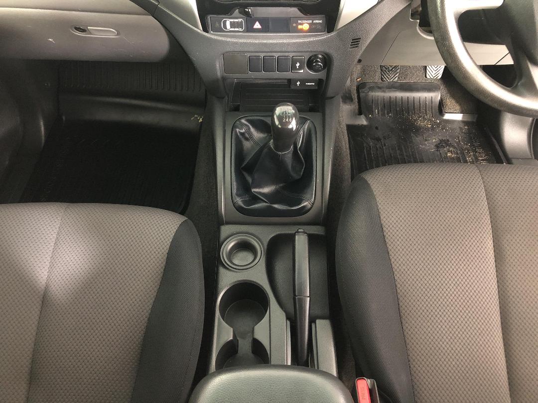 Photo '18' of Mitsubishi Triton