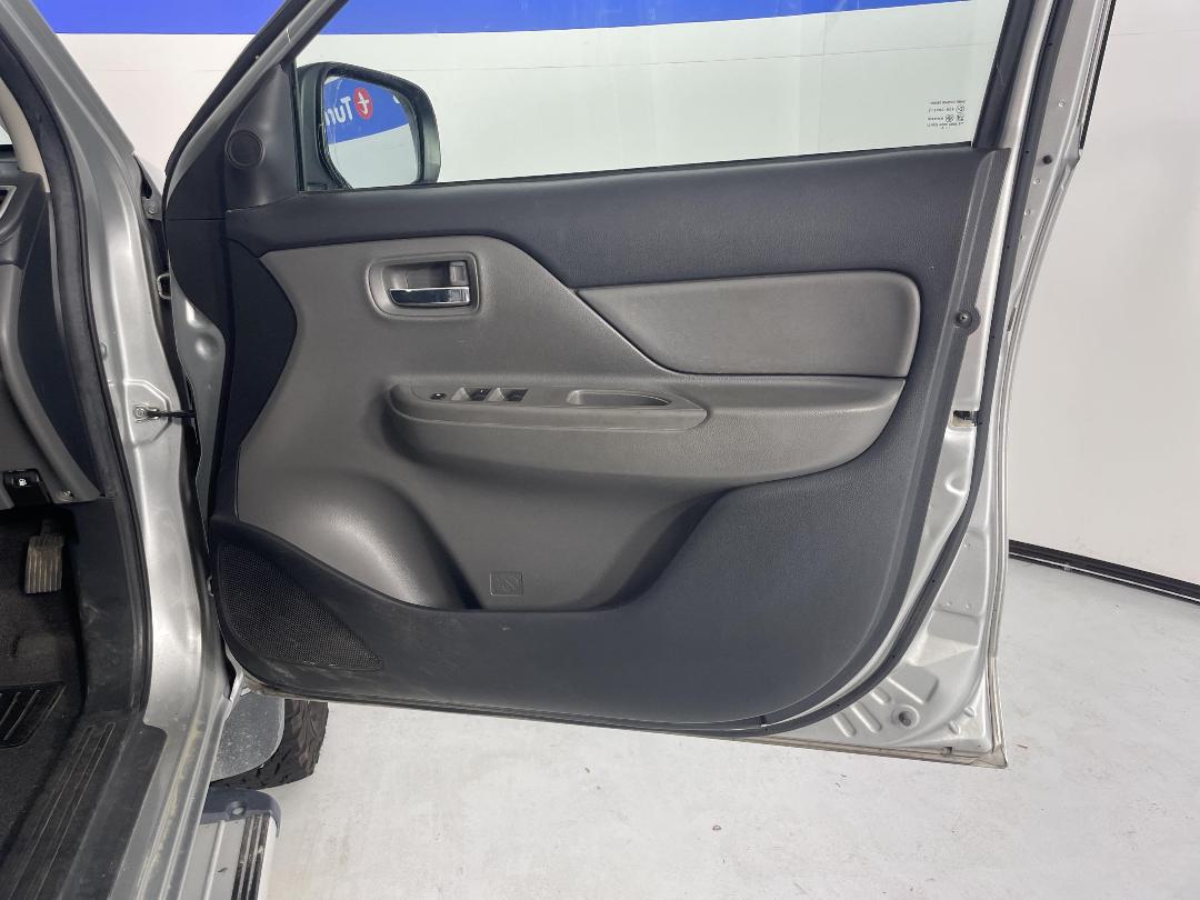 Photo '15' of Mitsubishi Triton Photo '15' of Mitsubishi Triton