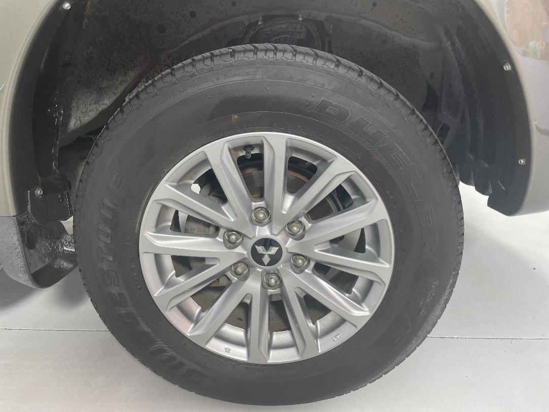 Photo '9' of Mitsubishi Triton