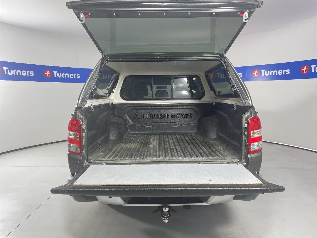 Photo '14' of Mitsubishi Triton