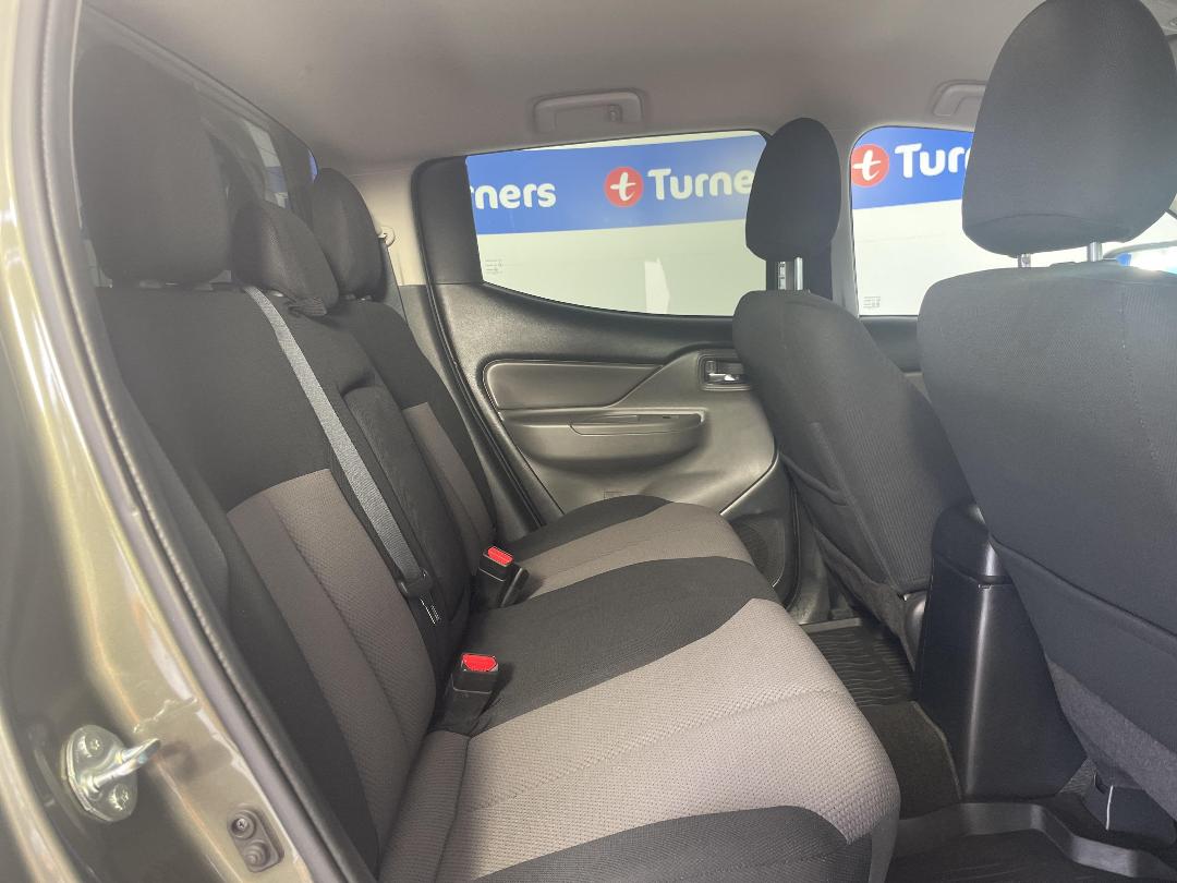 Photo '20' of Mitsubishi Triton