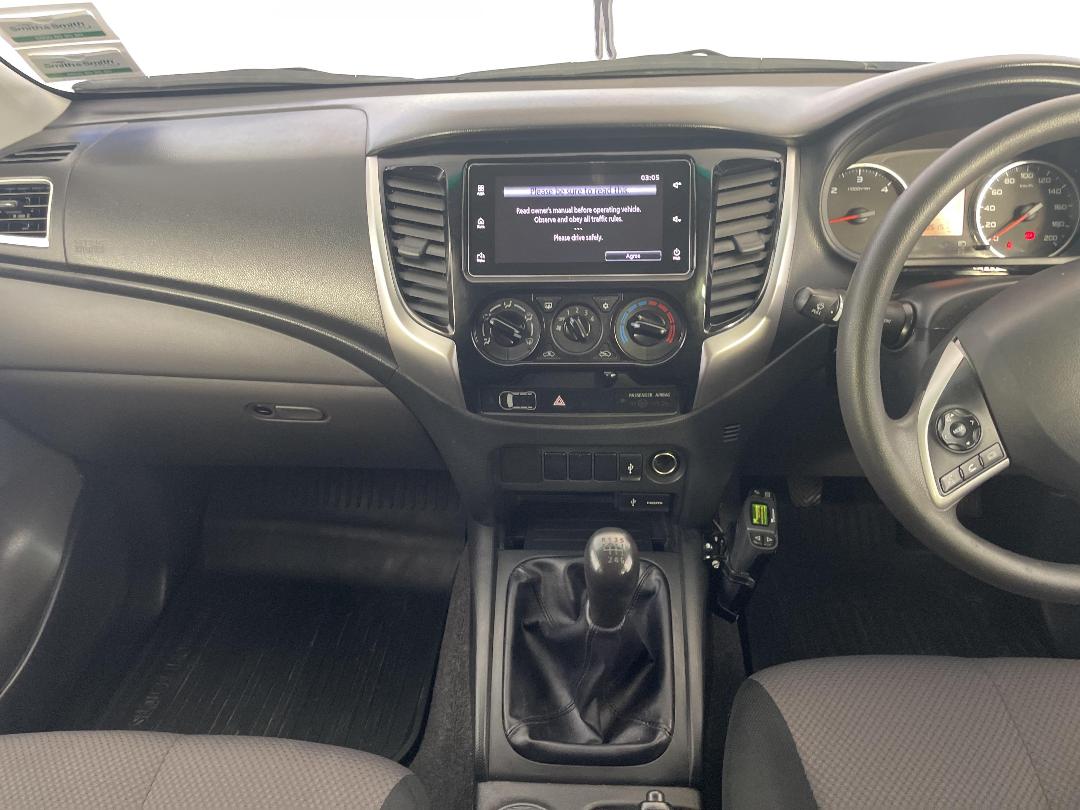 Photo '18' of Mitsubishi Triton