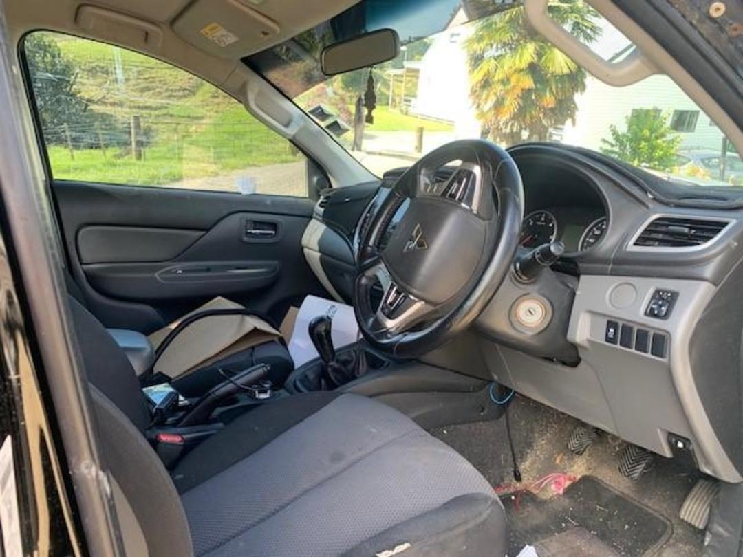 Photo '10' of Mitsubishi Triton DC Glxr 6M