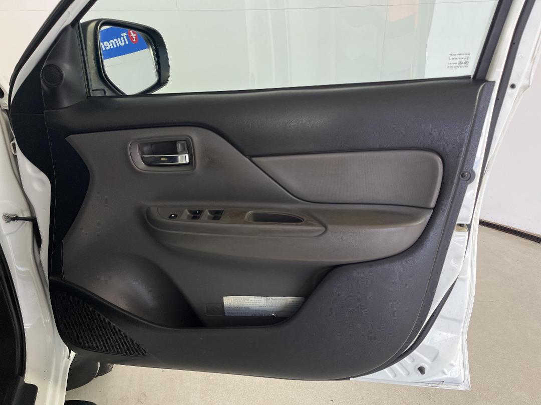 Photo '15' of Mitsubishi Triton Photo '15' of Mitsubishi Triton