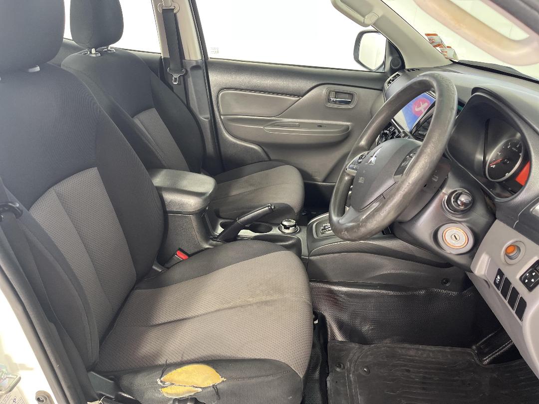 Photo '16' of Mitsubishi Triton Photo '16' of Mitsubishi Triton