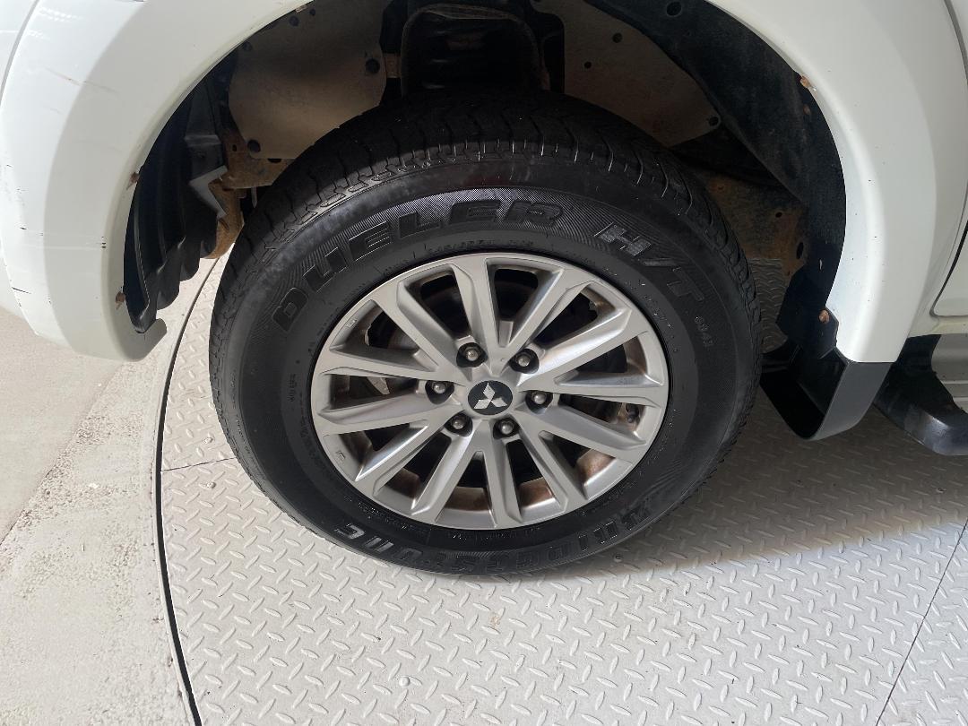 Photo '10' of Mitsubishi Triton