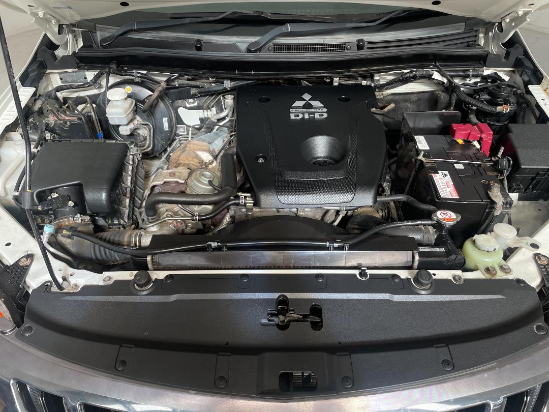 Photo '13' of Mitsubishi Triton