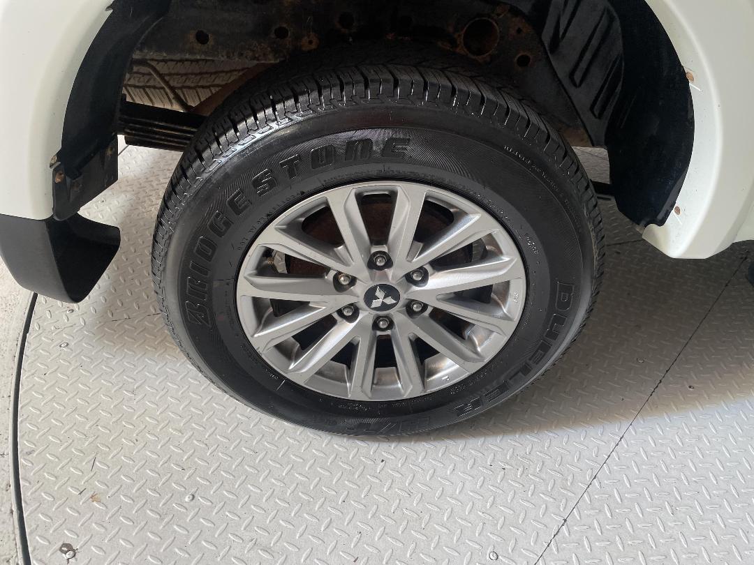 Photo '12' of Mitsubishi Triton