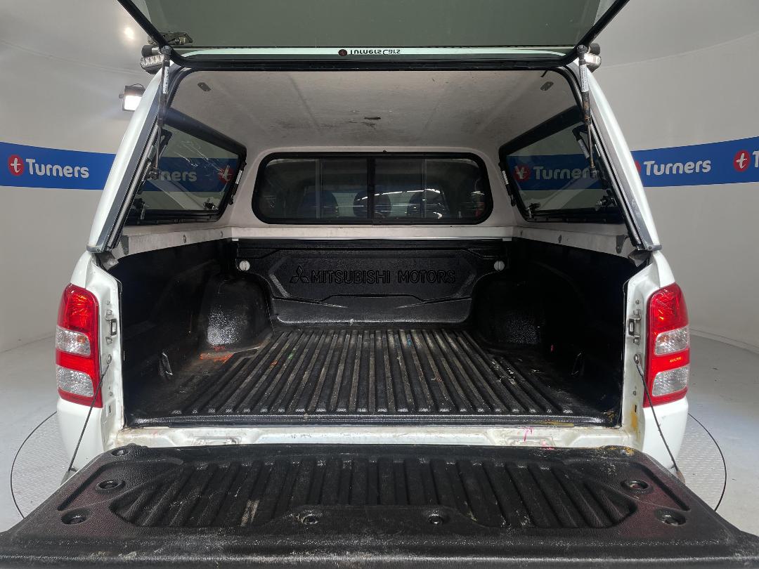 Photo '14' of Mitsubishi Triton