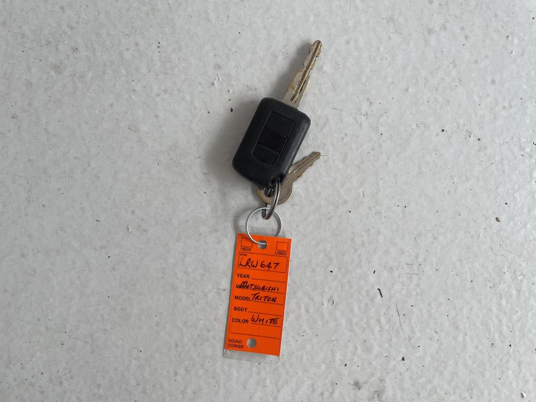 Photo '22' of Mitsubishi Triton