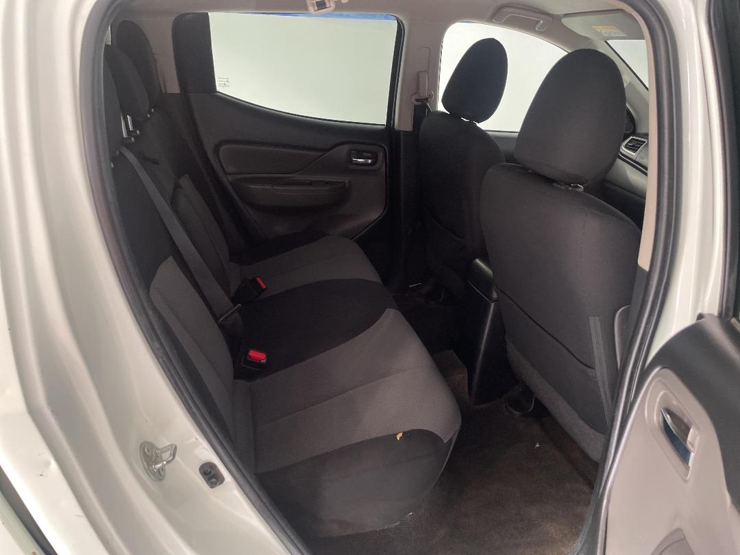 Photo '20' of Mitsubishi Triton