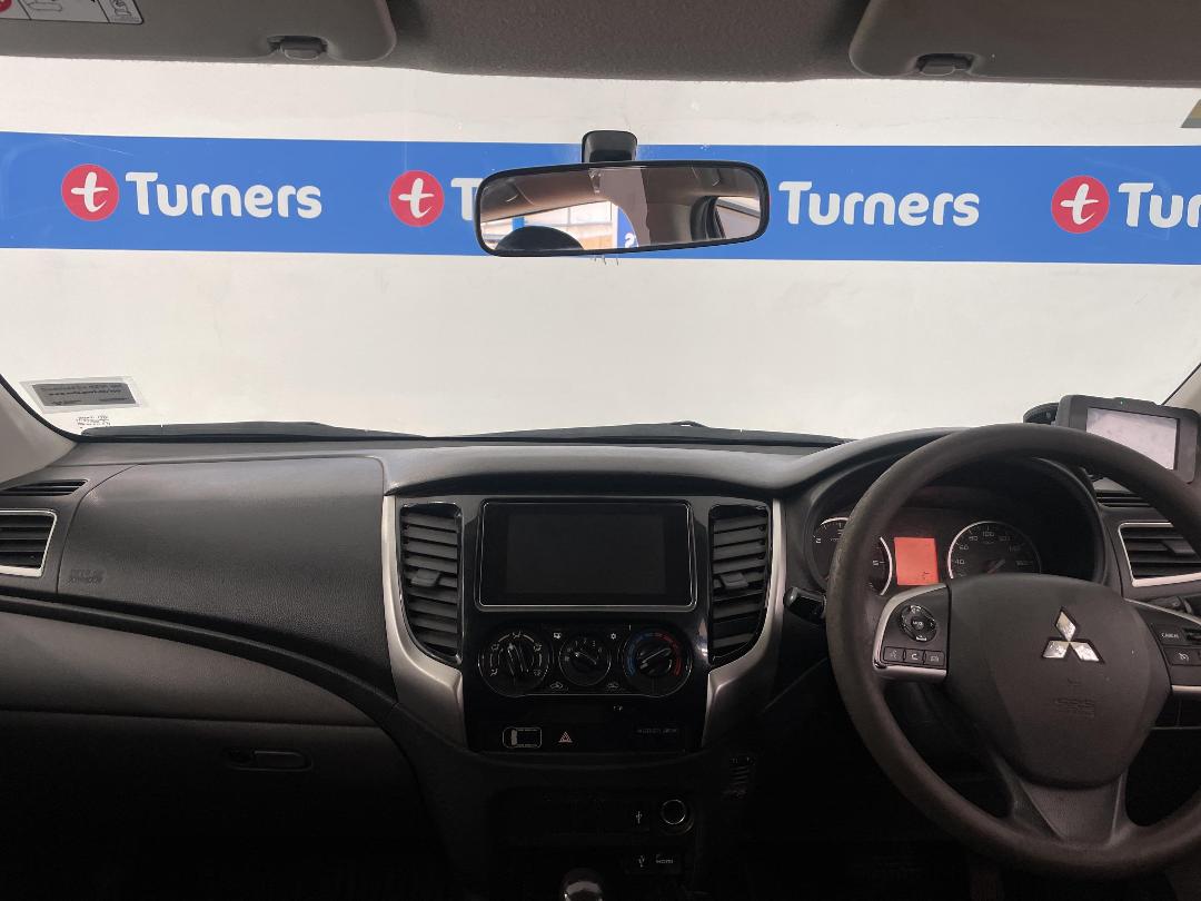 Photo '17' of Mitsubishi Triton