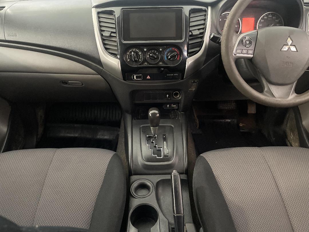 Photo '18' of Mitsubishi Triton