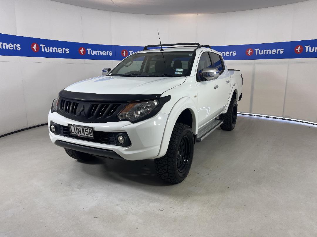 Photo '4' of Mitsubishi Triton