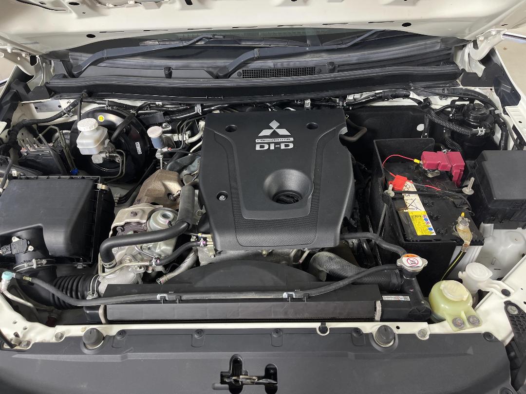 Photo '13' of Mitsubishi Triton