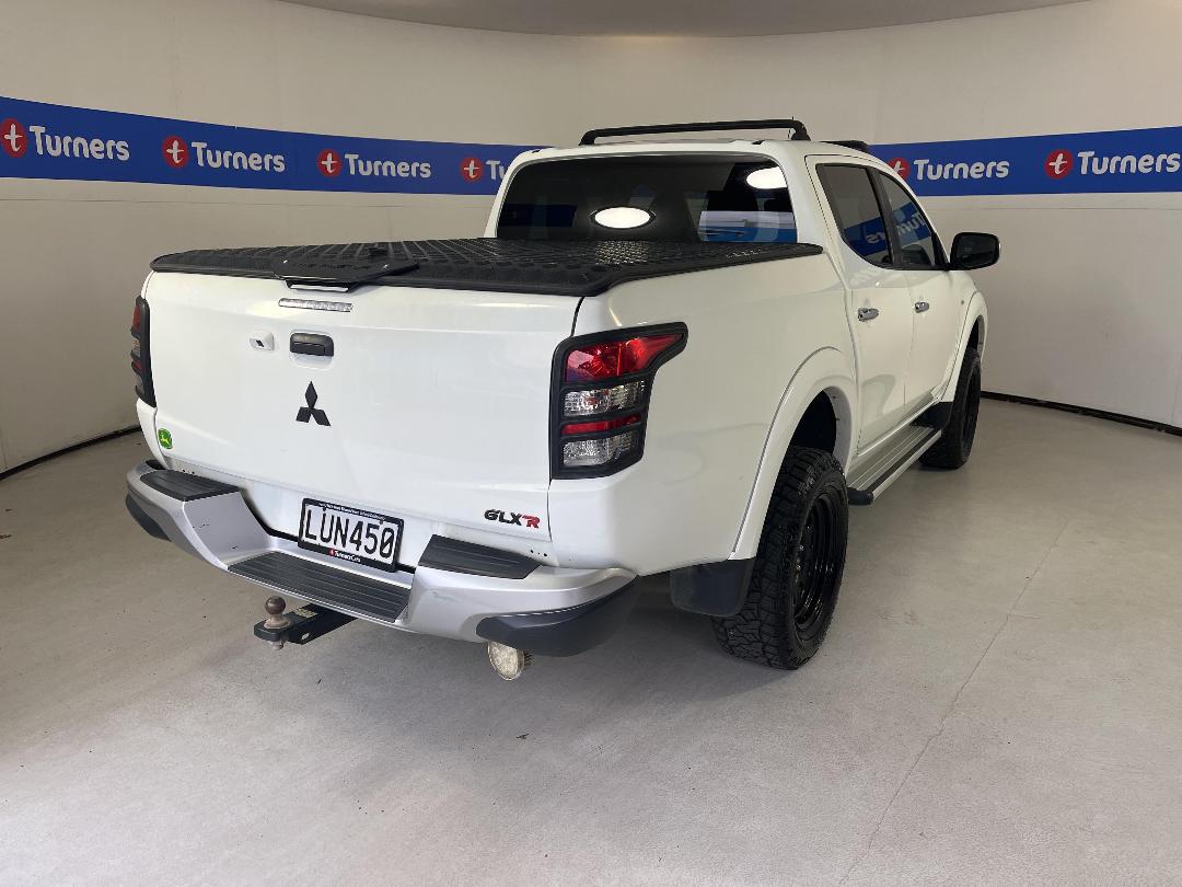 Photo '7' of Mitsubishi Triton