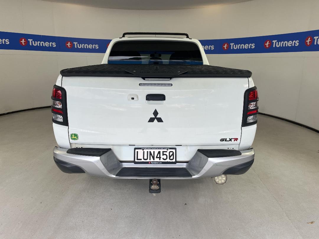 Photo '6' of Mitsubishi Triton