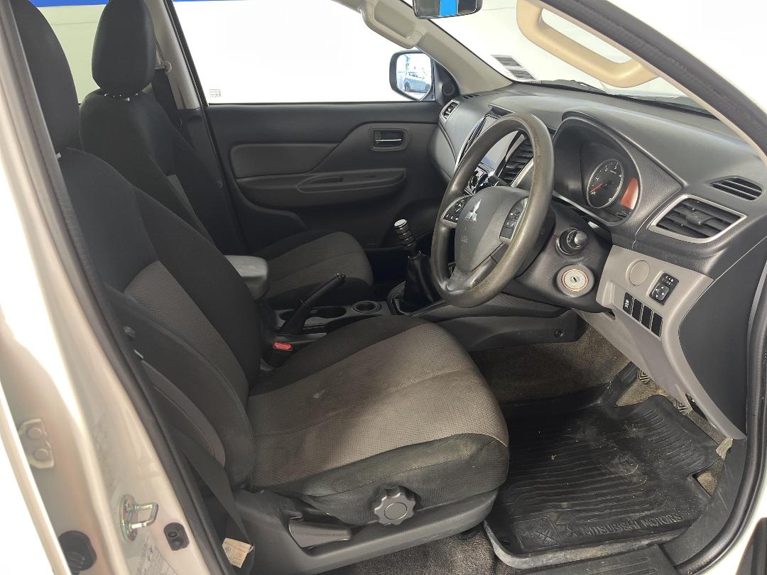 Photo '16' of Mitsubishi Triton