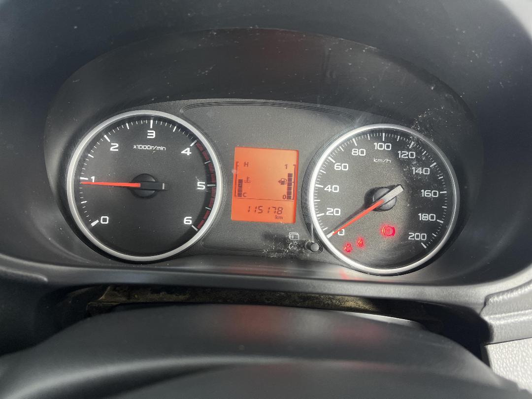 Photo '21' of Mitsubishi Triton