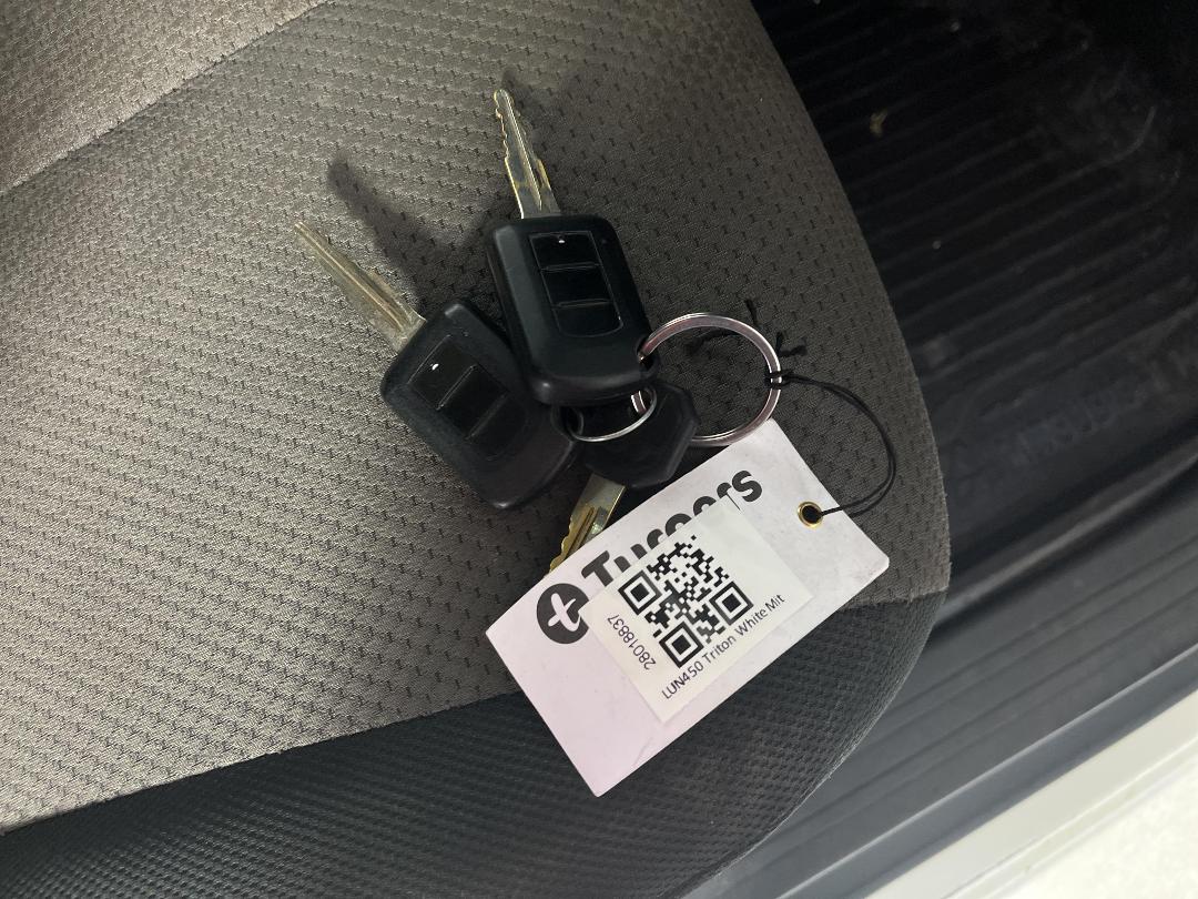 Photo '22' of Mitsubishi Triton