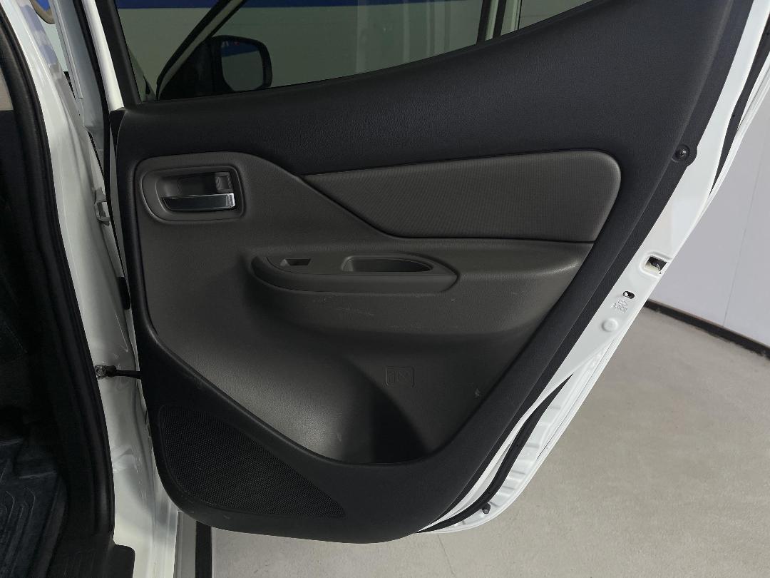 Photo '19' of Mitsubishi Triton