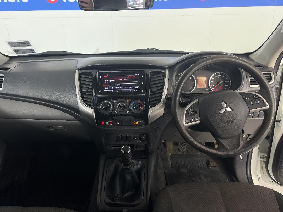 Photo '17' of Mitsubishi Triton