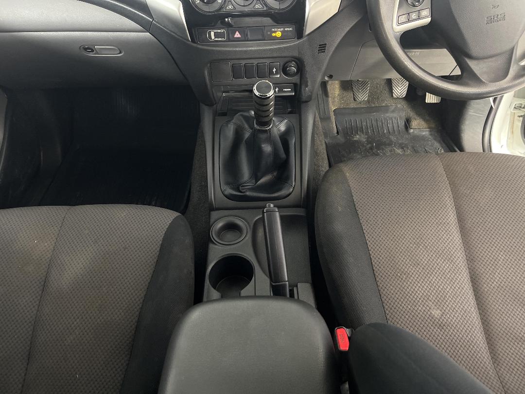 Photo '18' of Mitsubishi Triton