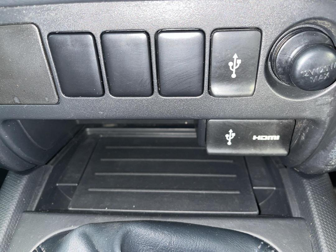 Photo '29' of Mitsubishi Triton