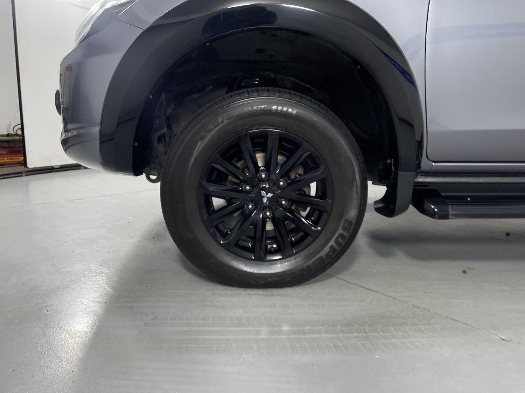 Photo '10' of Mitsubishi Triton