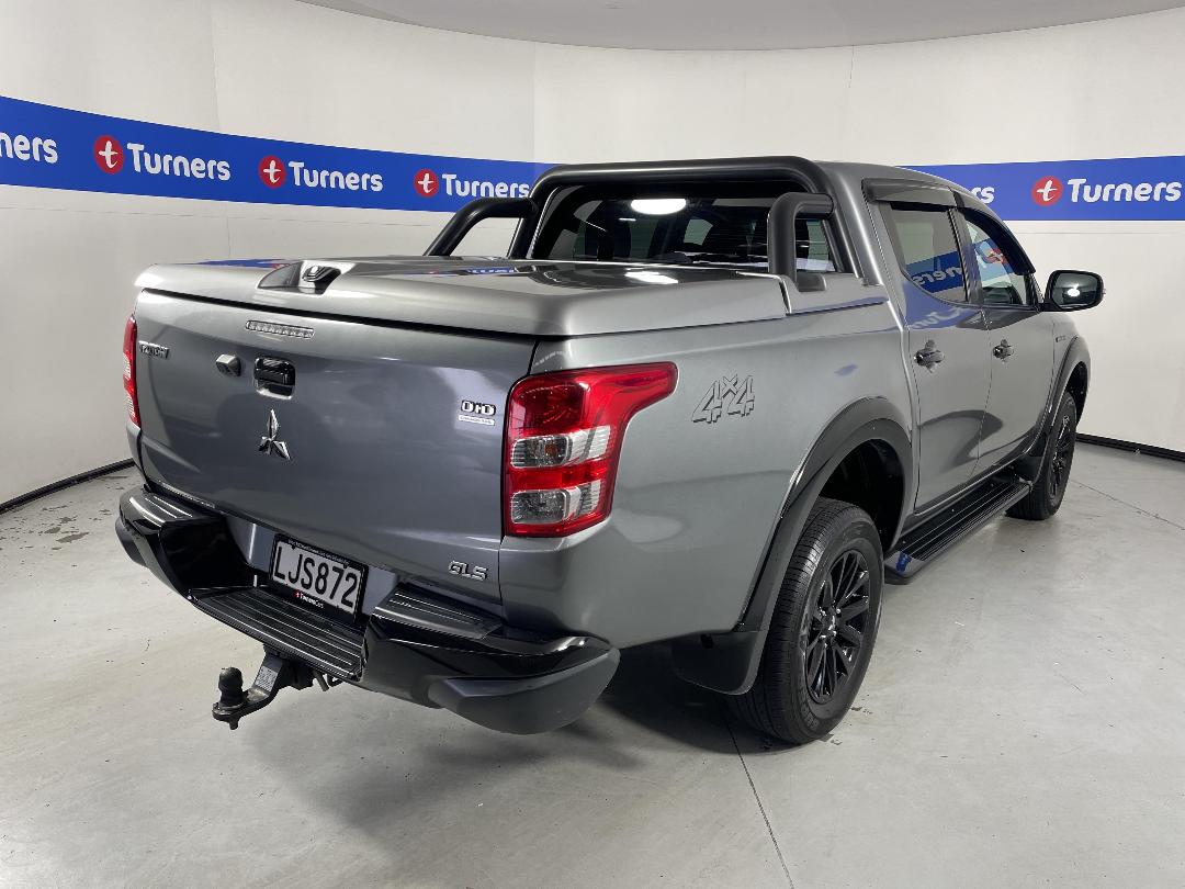 Photo '7' of Mitsubishi Triton