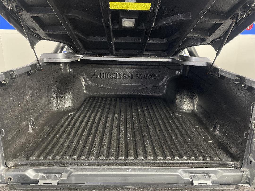 Photo '14' of Mitsubishi Triton