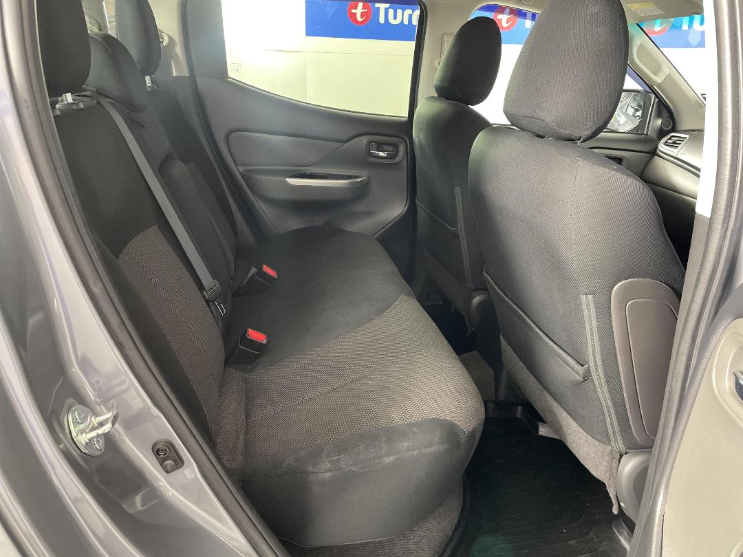 Photo '20' of Mitsubishi Triton