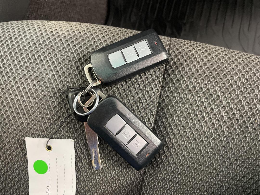 Photo '22' of Mitsubishi Triton