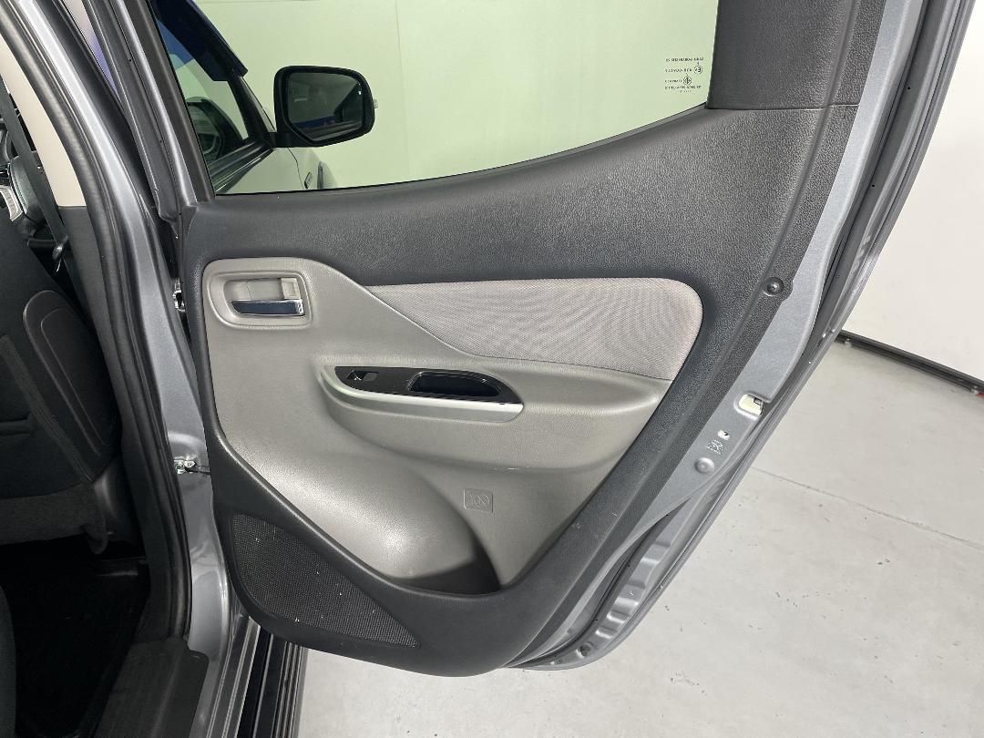 Photo '19' of Mitsubishi Triton