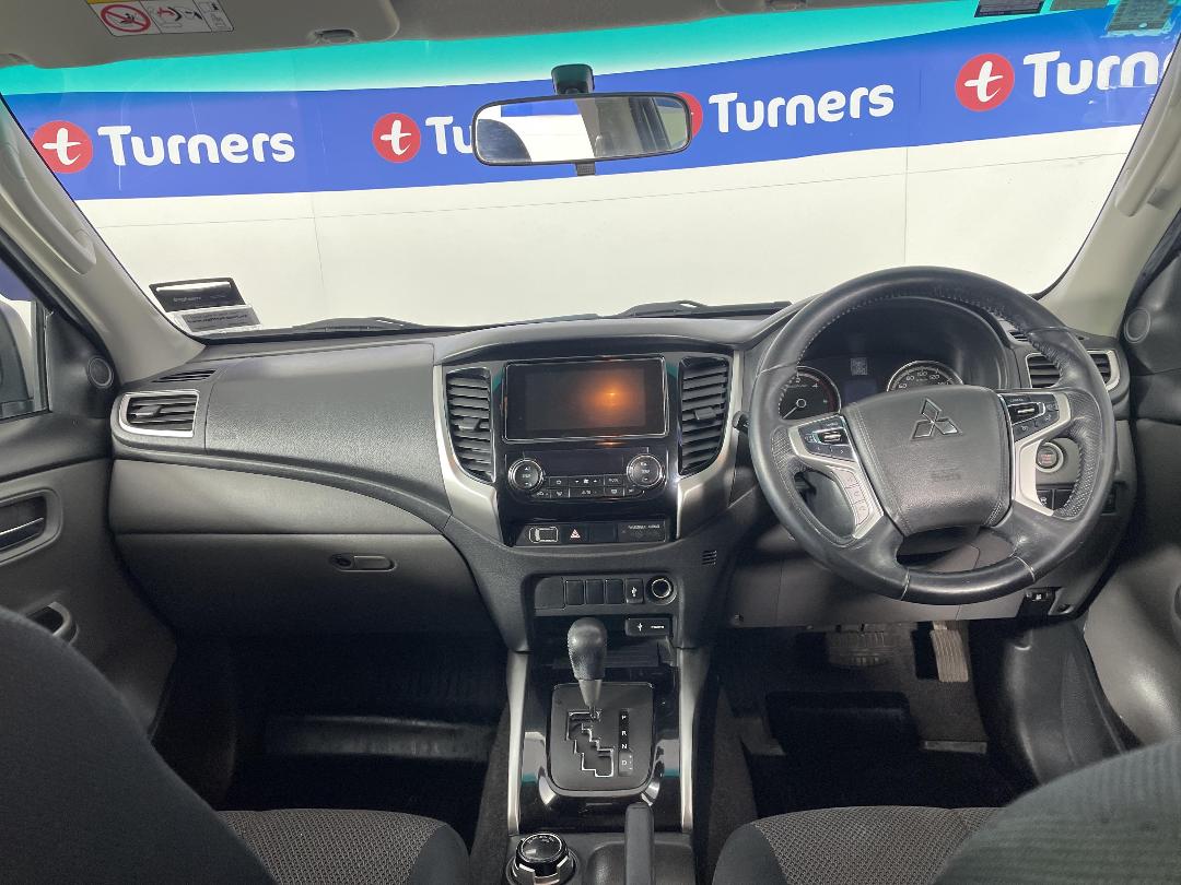 Photo '17' of Mitsubishi Triton