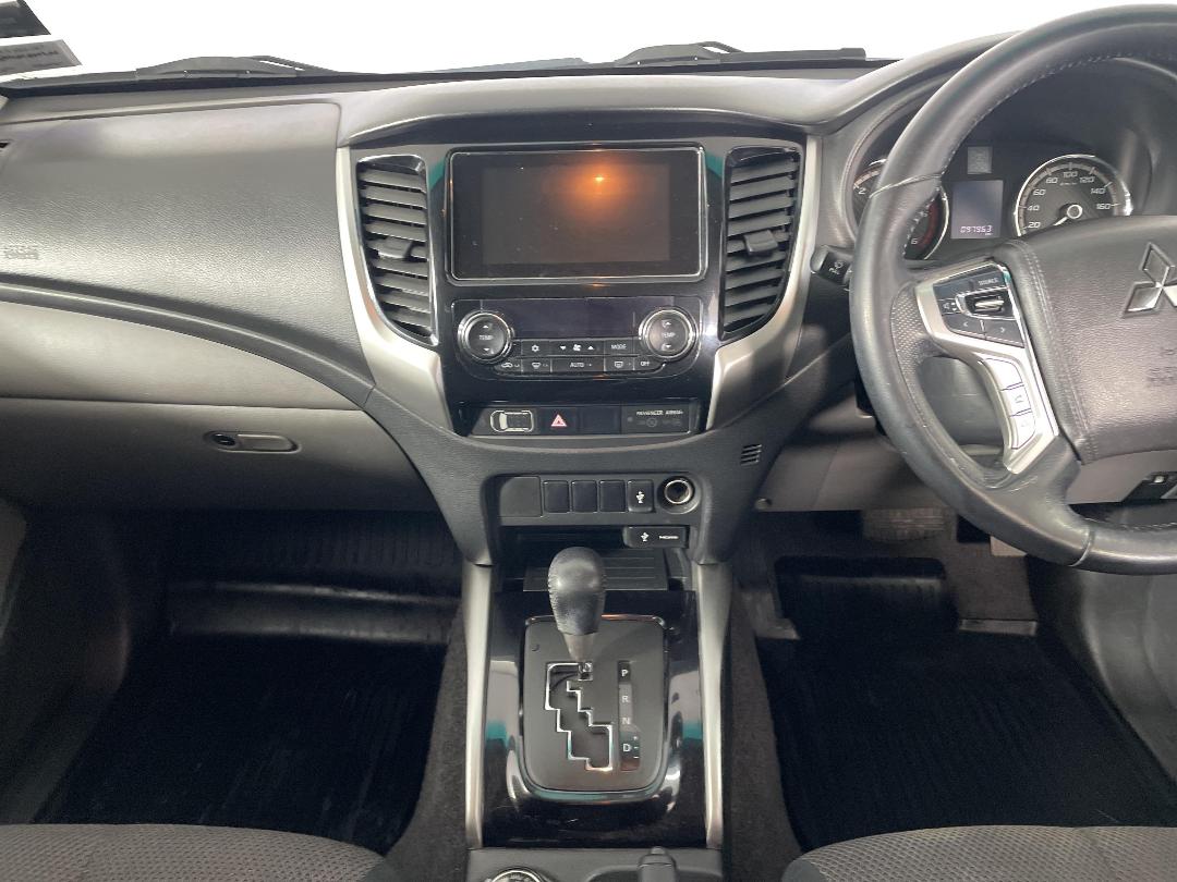 Photo '18' of Mitsubishi Triton