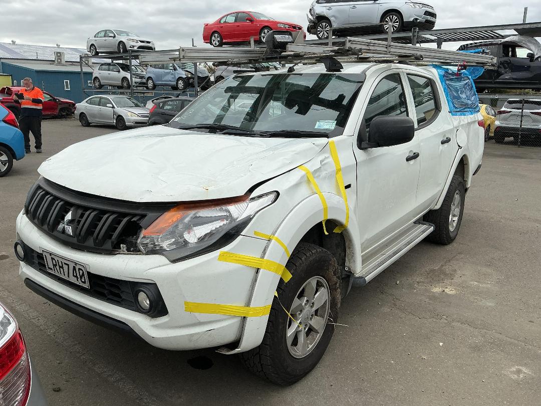 Photo '3' of Mitsubishi Triton DC GLX 4WD 5AT