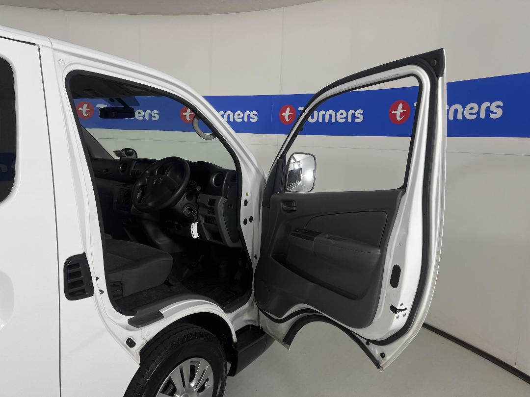 Photo '15' of Nissan Caravan Photo '15' of Nissan Caravan