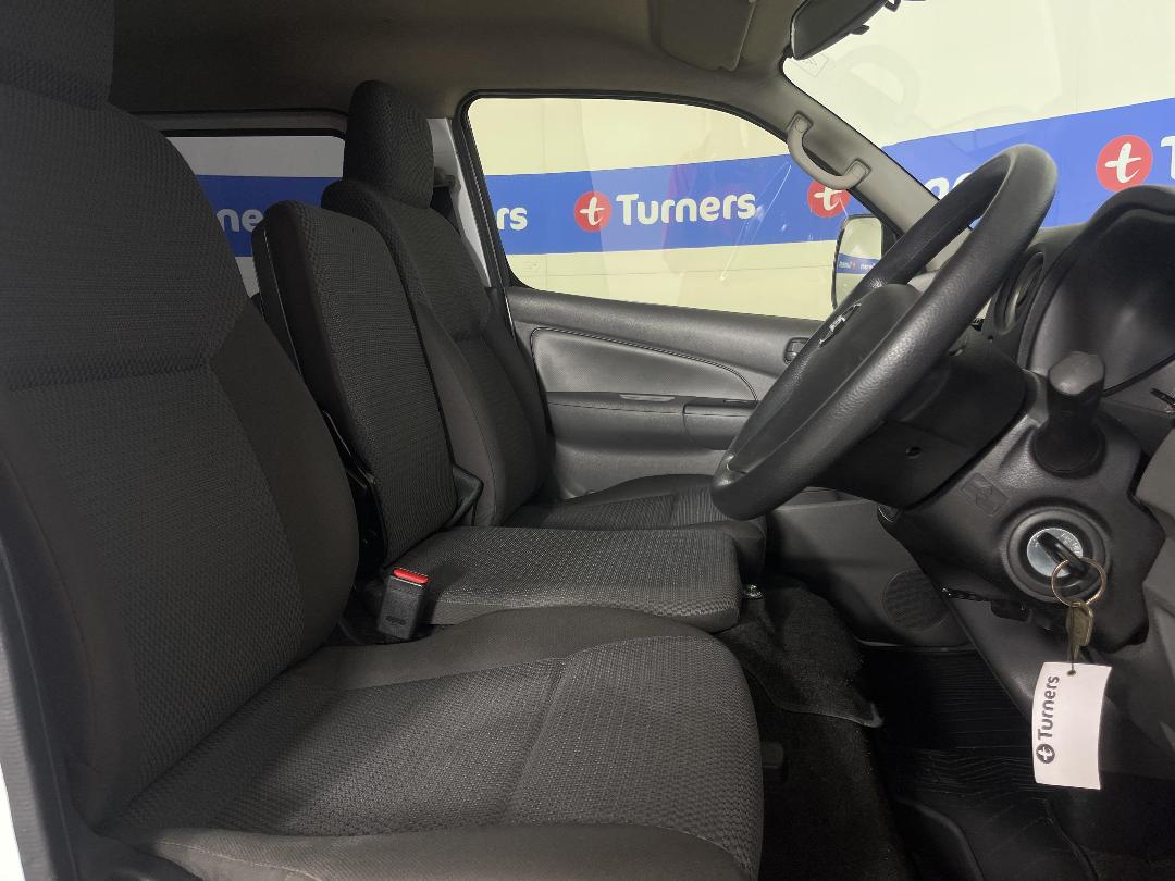 Photo '16' of Nissan Caravan Photo '16' of Nissan Caravan