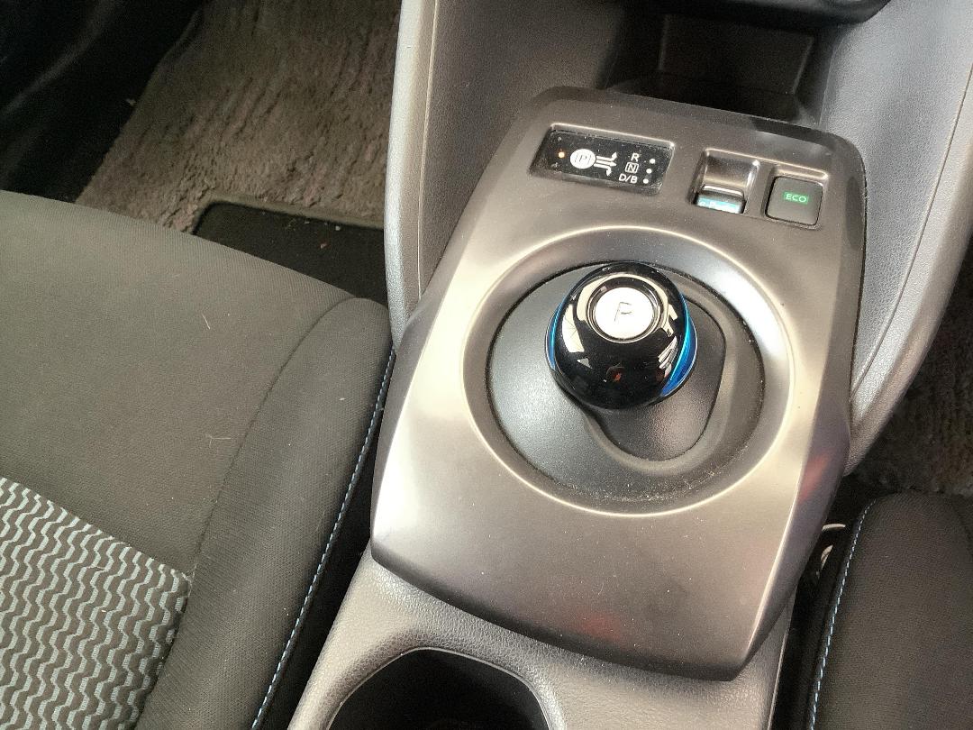 Photo '15' of Nissan Leaf