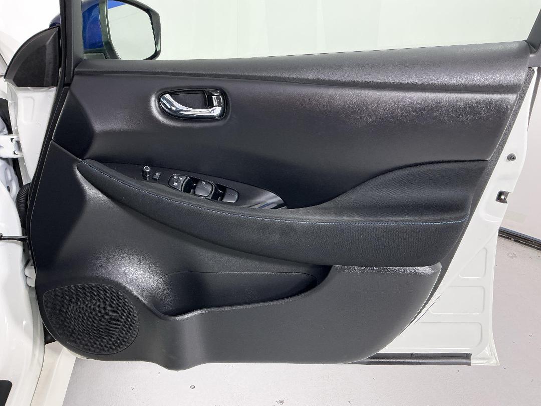 Photo '15' of Nissan Leaf