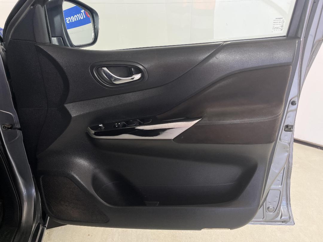 Photo '15' of Nissan Navara