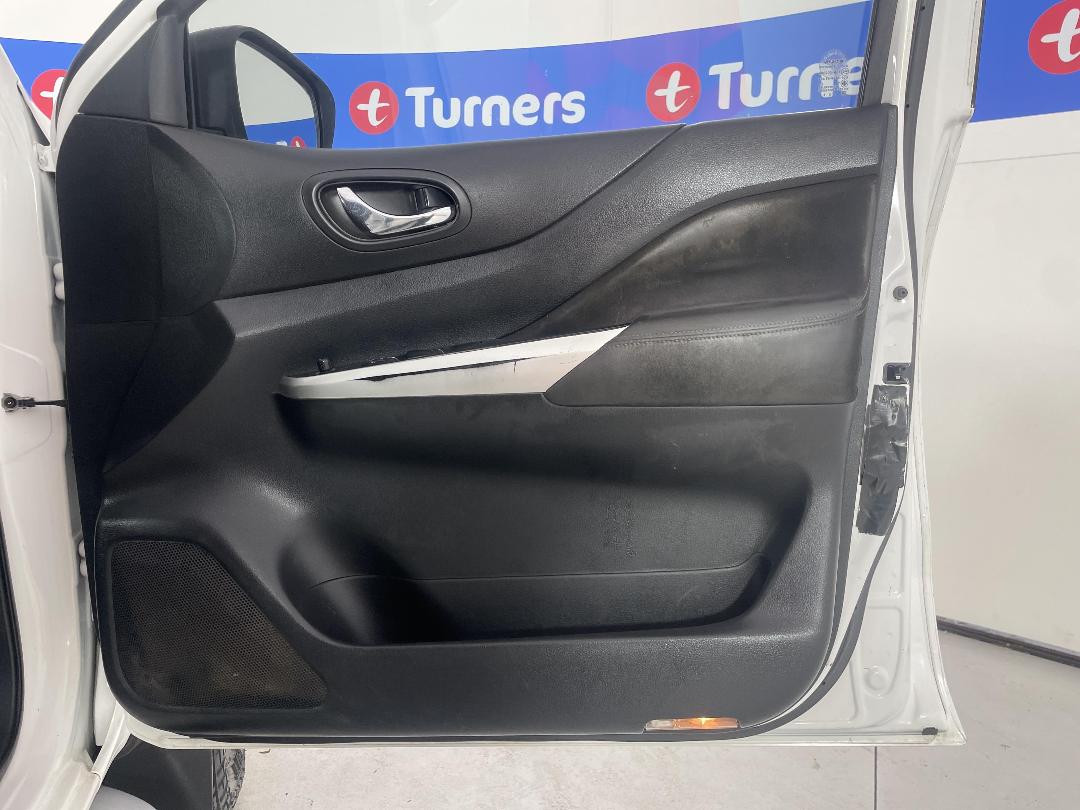 Photo '15' of Nissan Navara