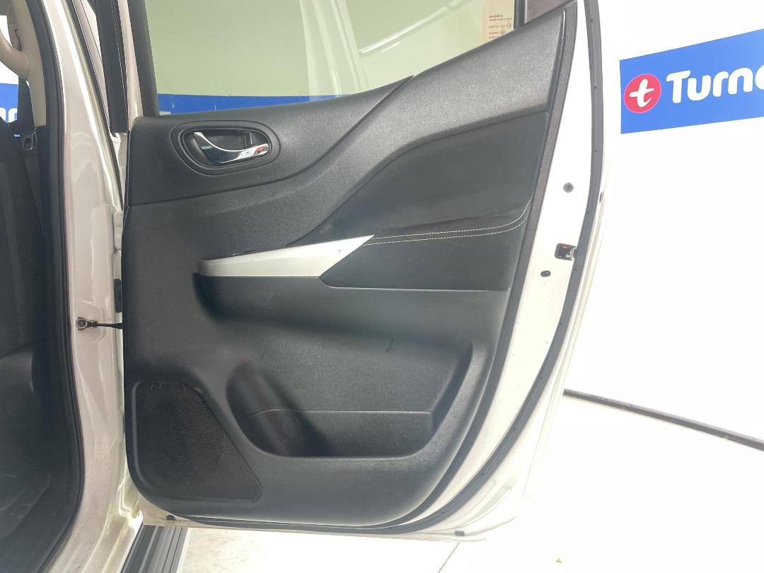 Photo '19' of Nissan Navara