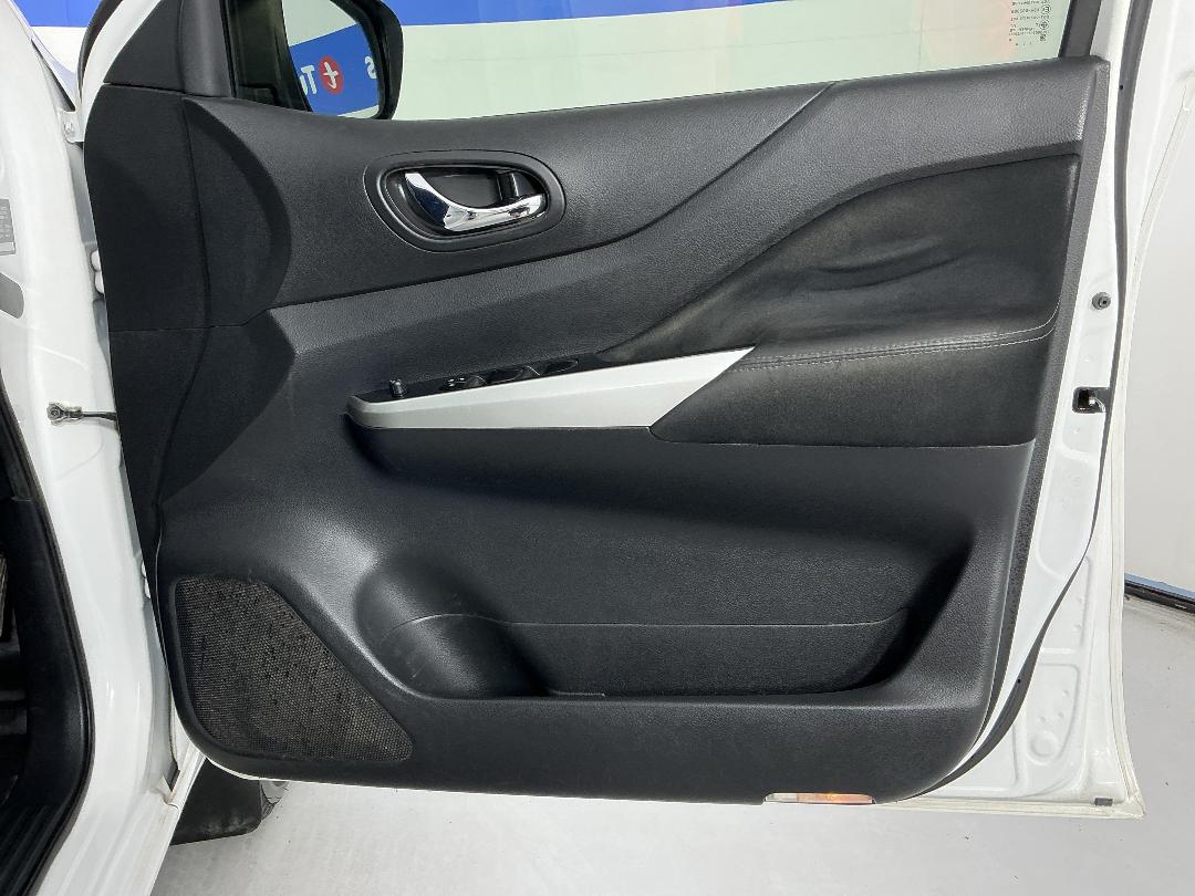 Photo '15' of Nissan Navara