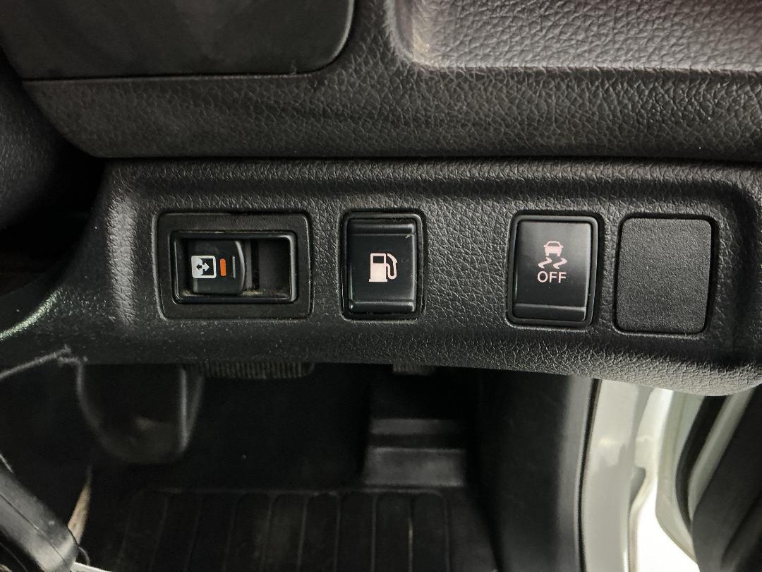 Photo '24' of Nissan Navara