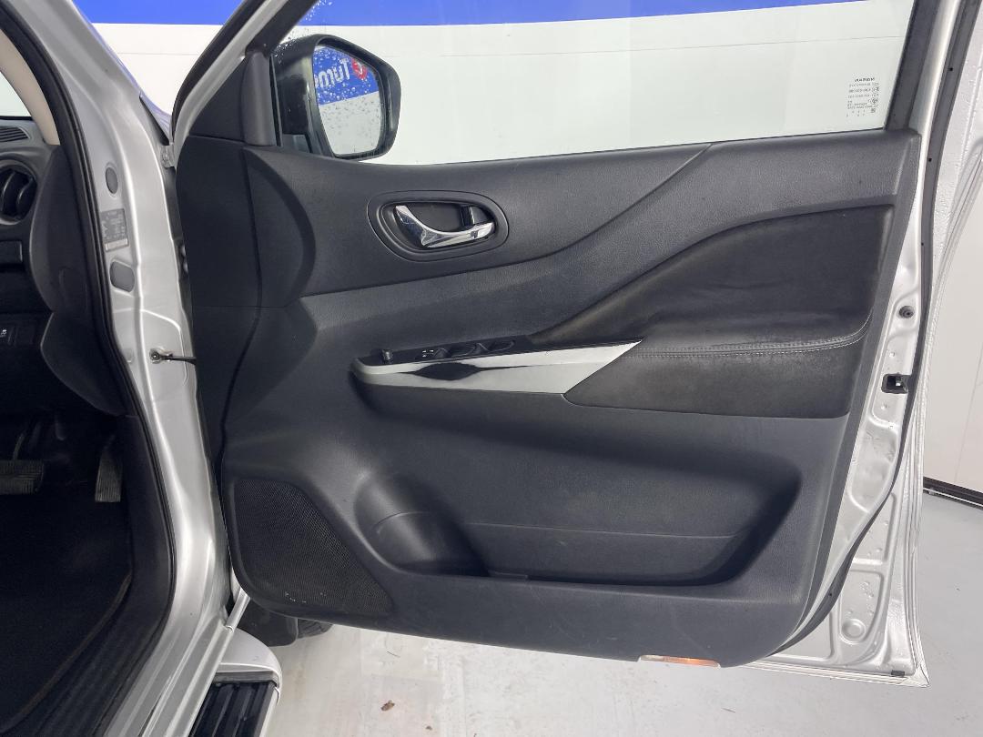 Photo '15' of Nissan Navara