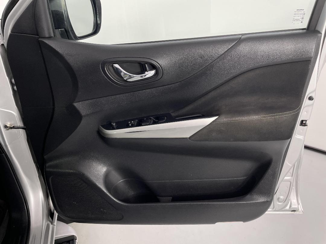 Photo '15' of Nissan Navara