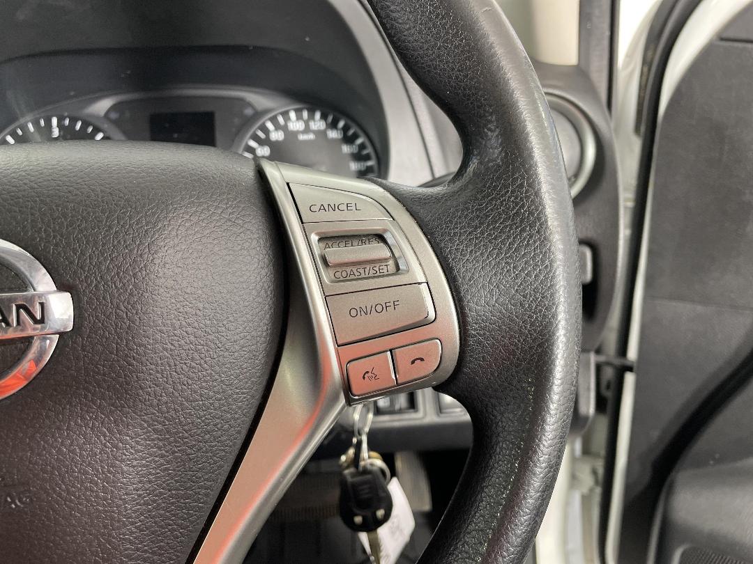 Photo '28' of Nissan Navara