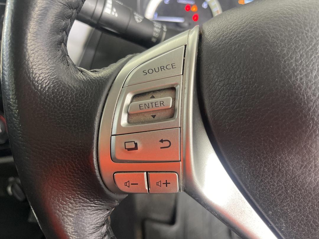 Photo '28' of Nissan Navara